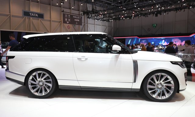 2019-land-rover-range-rover-sv-coupe_100645814_h.jpg