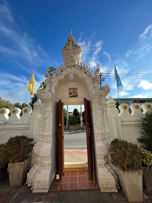 Wat Phra Bat Ming Mueang Worawihan5.jpg