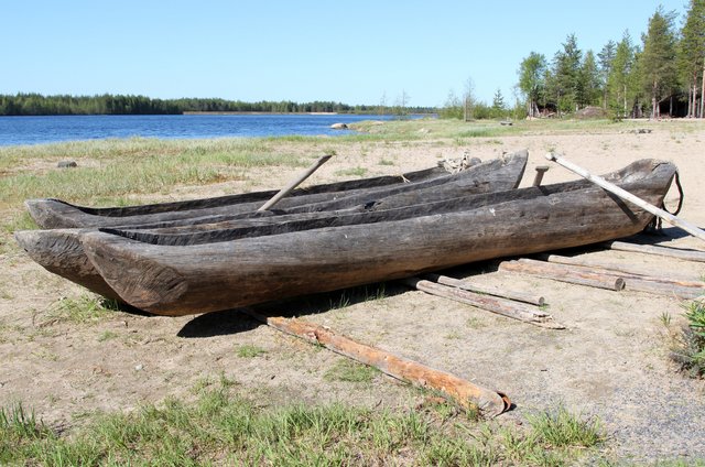 Dugout_boats_Kierikki_Centre_Oulu_20130526.jpg