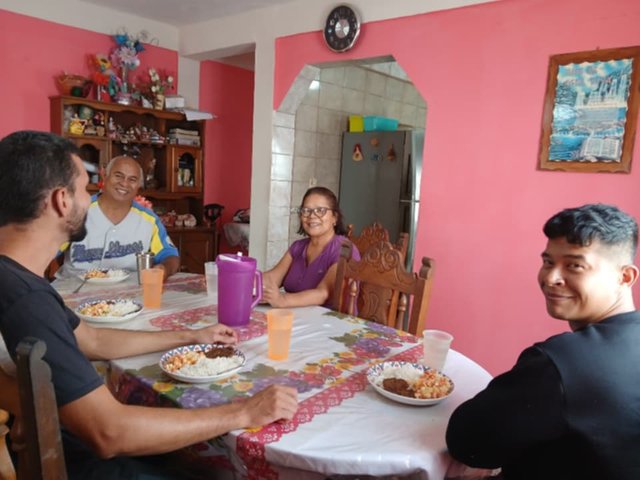 almuerzo familia 121.jpg