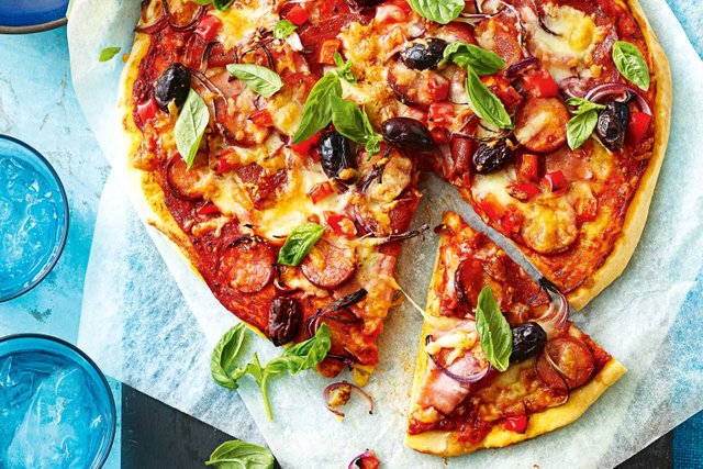 chorizo-salami-and-olive-pizza-107154-1.jpeg