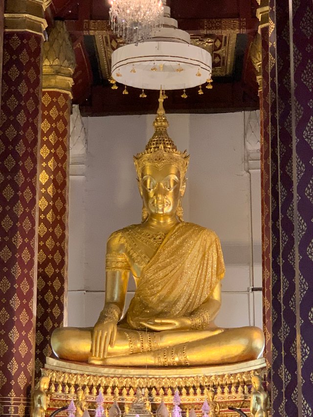 Wat Na Phra Meru7.jpg