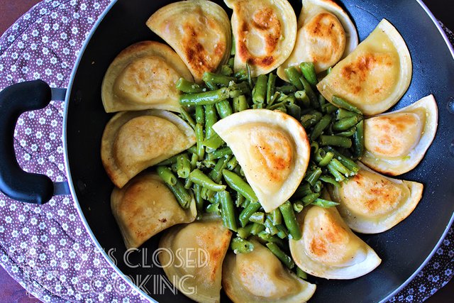 Eyes-Closed-Cooking---Pierogies-With-Garlic-Green-Beans-Recipe---05.jpg