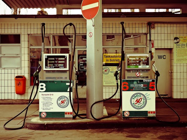 petrol-stations-1275484_1280.jpg