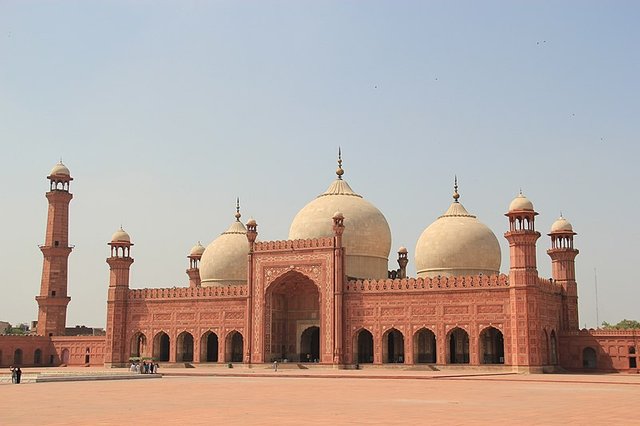 800px-Badshahi_Mosque_front_picture.jpg