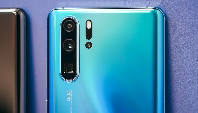 AndroidPIT-huawei-p30-pro-front-camera-l3tg2-w810h462.jpg