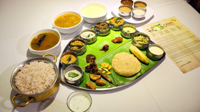 Ente-keralam-onam-Sadhya-food-shot-2-e1503724089351.jpg