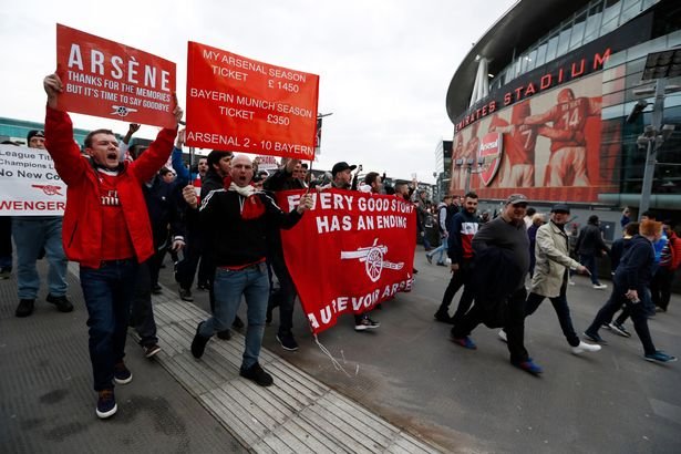 Arsenal-fans-hold-up-banners-protesting-against-Arsenal-manager-Arsene-Wenger-and-ticket-prices-outs.jpg