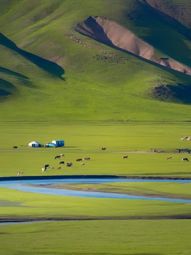 去到伊犁｜我好像突然懂得了旅行的意义_2_哈密瓜🍈de 旅行_来自小红书网页版.jpg