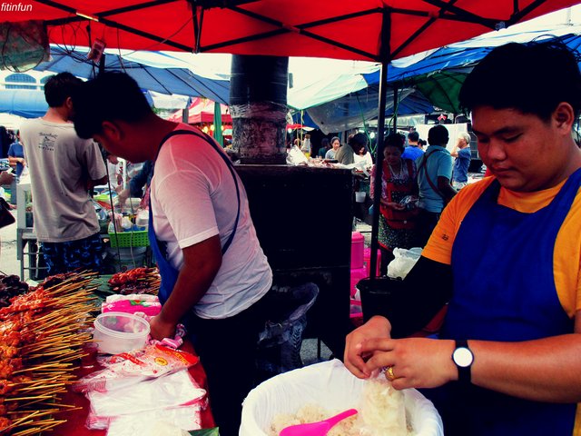 Market Friday rice and chicken sticks at mrt sutthisan Bangkok Thailand Weekend fitinfun.jpg