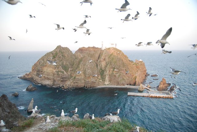 1280px-Dokdo-East-Isle.jpeg