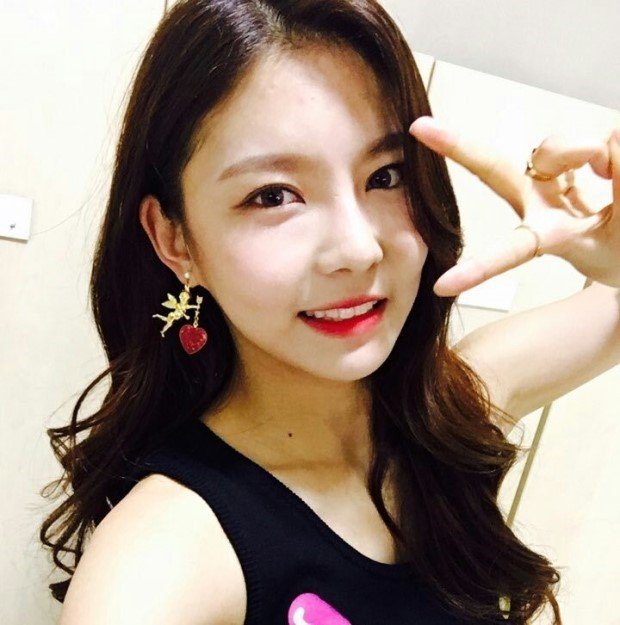 nayoung of gugudan.jpg