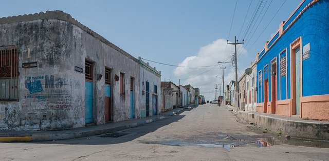 800px-Typical_houses_colonial_Porlamar,_Margarita_Island.jpg