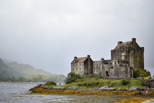 eilean-donan-castle-1650071_1280.jpg