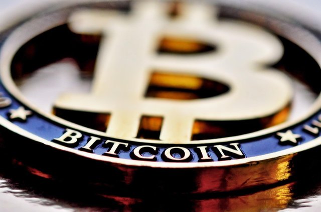 bitcoin-7116924_1280.jpg