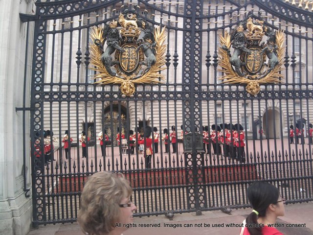 buckingham palace  11-1-2010 3-28-55 PM.jpg