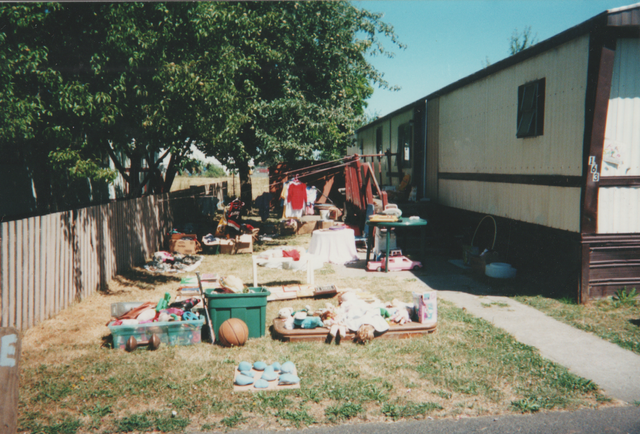 1999-07 maybe Yard Sale 163 House.png
