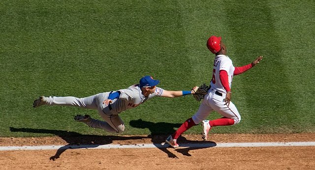 800px-Jeff_McNeil,_Victor_Robles_(47443363772).jpg