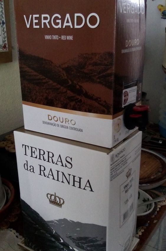 2 caixas de vinho.jpg