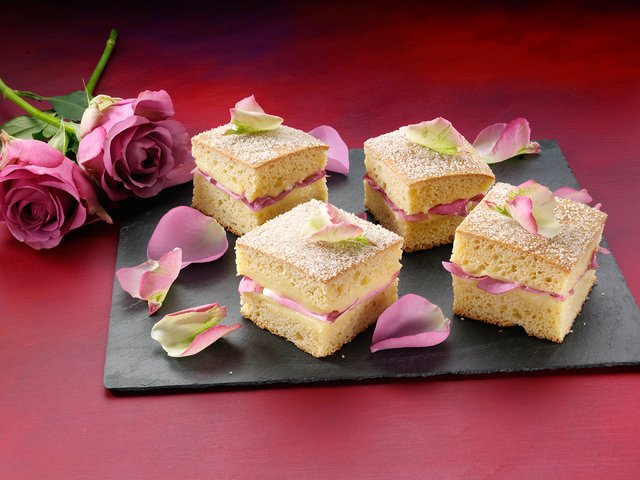 recetas-de-postres-con-pétalos-de-rosas.jpg