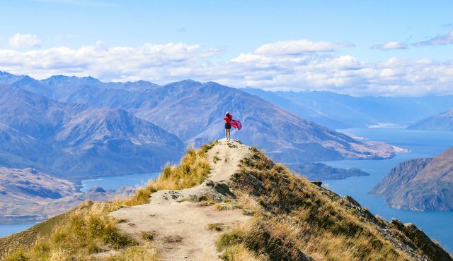 罗伊峰登顶的登山者.jpg