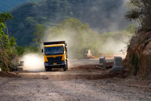 lorry-6132964_1280.jpg