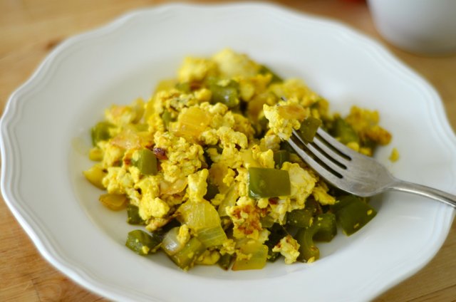 vegan-scrambled-eggs2.jpg