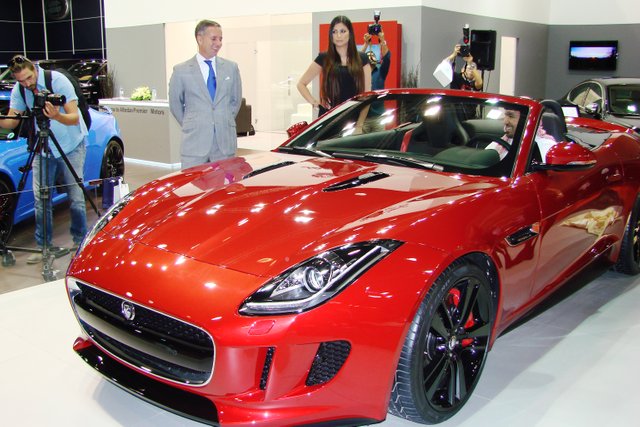 Middle_East_Debut_of_the_Jaguar_F-TYPE_at_Qatar_Motor_Show_2013_(8431049789).jpg