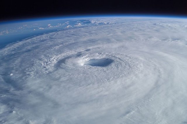 tropical-cyclone-63124__480.jpg