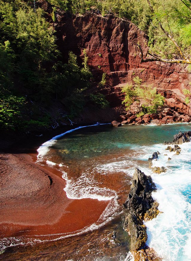 REd-Sand-Beach-Hawaii.jpg