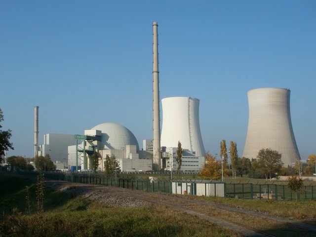 nuclear-power-plant-837823_1920.jpg