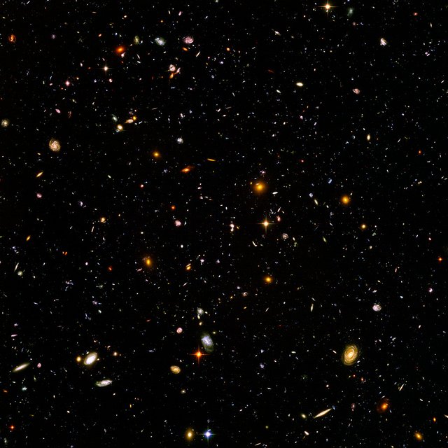 900px-Hubble_ultra_deep_field_high_rez_edit1.jpg