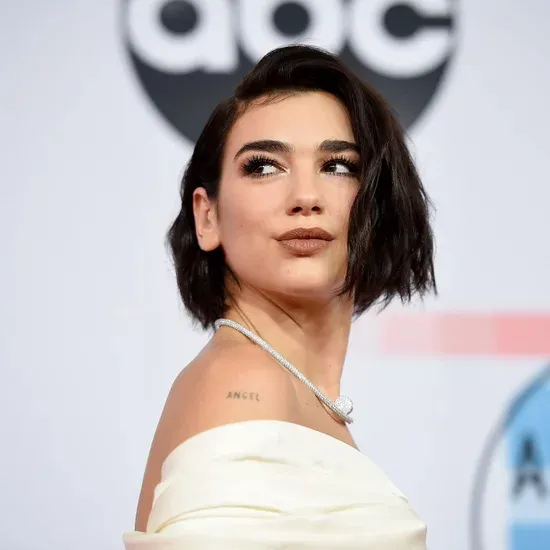 Dua-Lipa-AMAs-Dress-2018.webp