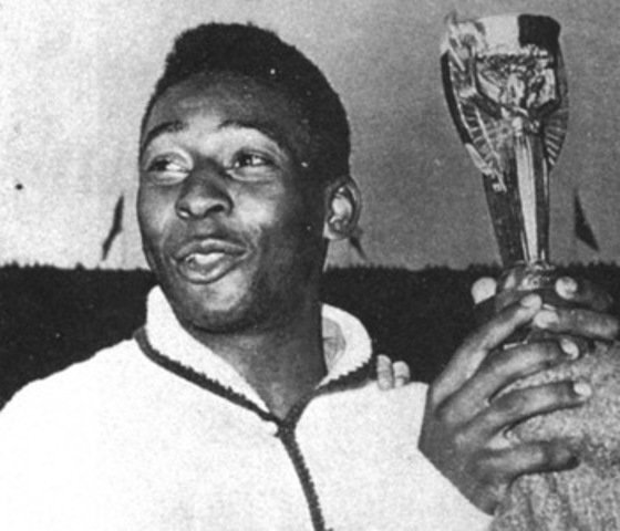 1958_Pele_trophy.jpg