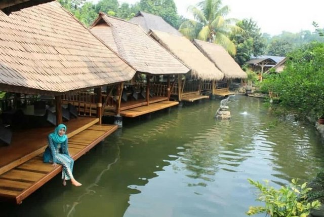 gubug-makan-Mang-Engking-Depok-1024x685.jpg