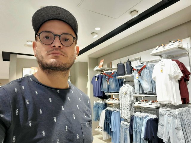 près de stand homme.jpeg