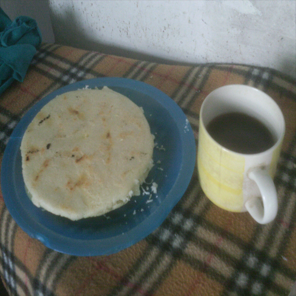 03 arepa con queso y cafe.png