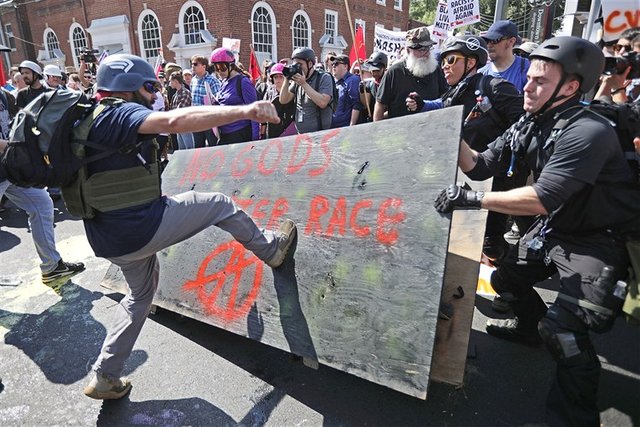 170816-antifa-charlottesville-ac-642p_55f3c86969694912bf52eb4c849d460b.fit-760w.jpg