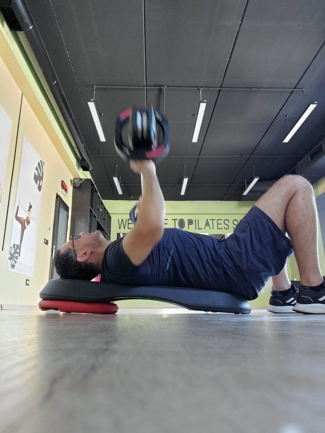 Dumbbell chest press1.jpg
