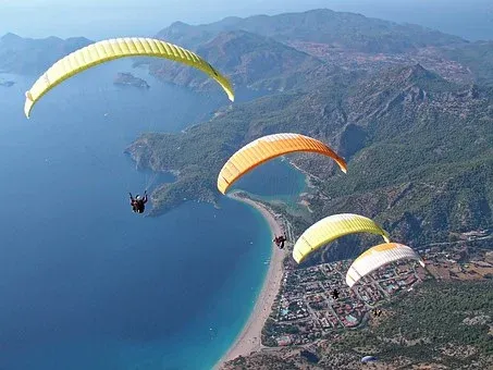 paragliding-1219990__340.webp