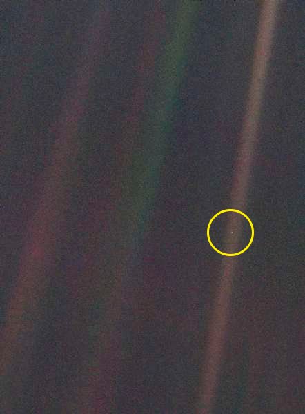 Pale_Blue_Dot.jpg