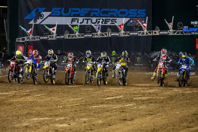 2019-oakland-supercross-race-gallery-007-1280x853.jpg