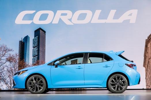 Toyota_NYIAS_2018_2019_Corolla_Hatchback_08_125E2BD83B2351F02E8B5FCCD64E4B548F0C16C9_low.jpg