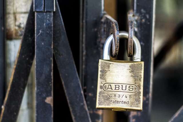 abus-brand-close-up-277670.jpg