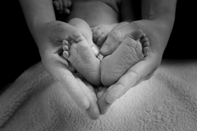 baby-feet-1527456_1920.jpg