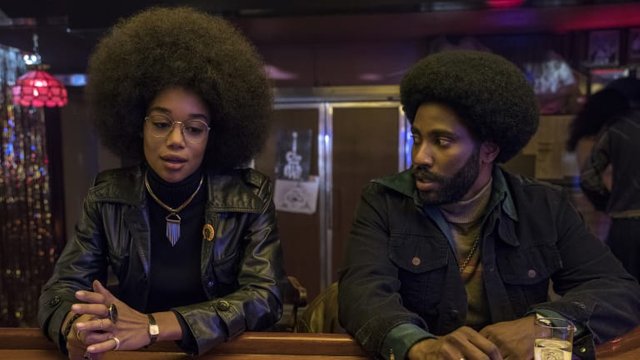 main-blackkkklansman-laura-harrier-john-david-washington-bar.jpg