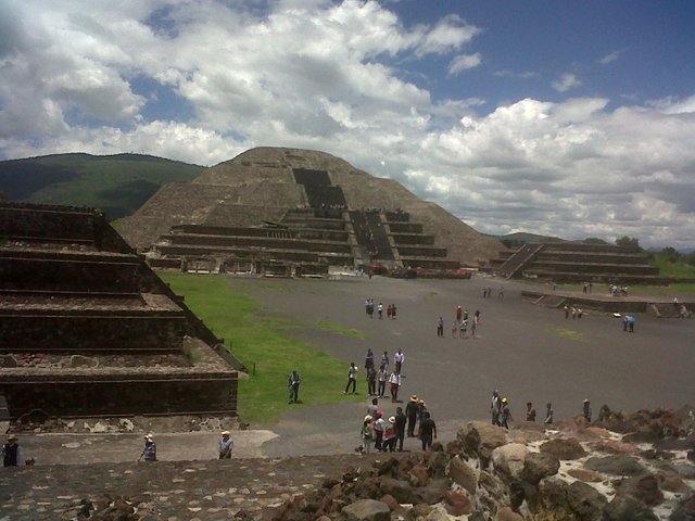 Piramides de Teotihuacan 5.jpg
