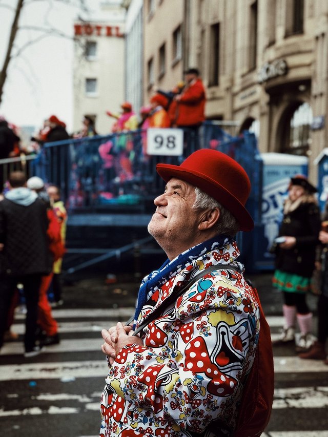 old-man-4174236_1280.jpg
