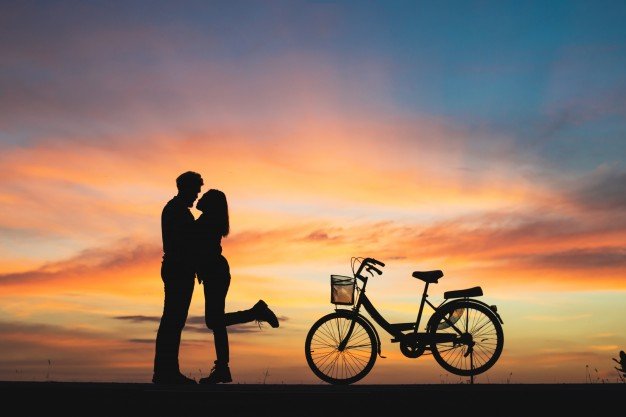 silhouette-of-couple-in-love-kissing-in-sunset-couple-in-love-concept_1150-1456.jpg