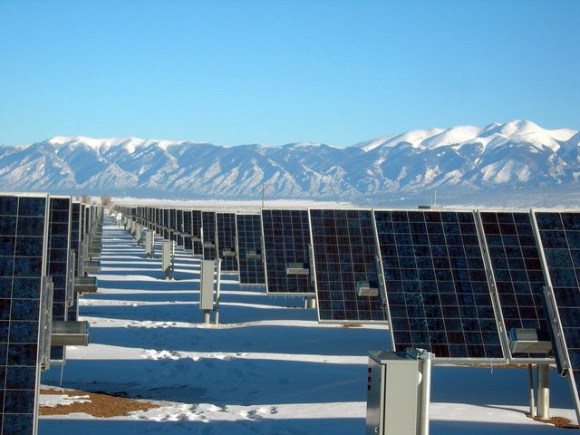 solar-panel-array-1591359_1280.jpg